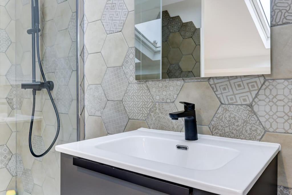 La Cambuse Topdestination-Bourg - Centre Ville - Classe 3 Etoiles Ngoại thất bức ảnh